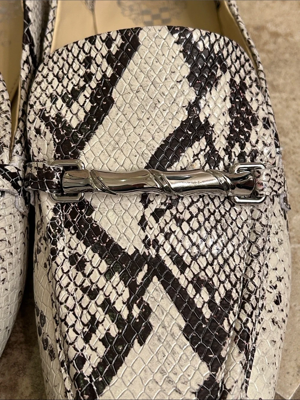 Vince Camuto Cream Leather Snake Print Loafers NWOT Sz 9 - Picture 4 of 7